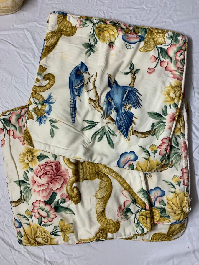 Null Suite von sechs Kissenbezügen aus Taft, bedruckt mit Blumen und Vögeln, pas&hellip;