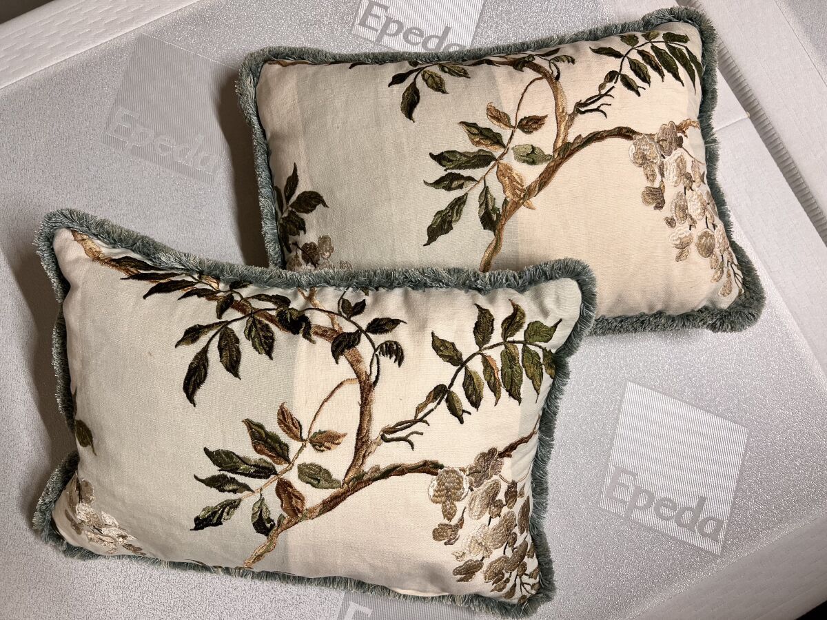 Null Pair of rectangular cushions. Colefax & Flower, Alderney stripe, White/Aqua&hellip;