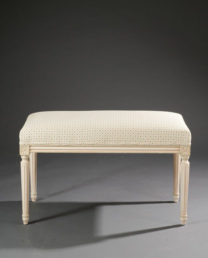 Null Rectangular bench in the Louis XVI style in lacquered wood, garnished with &hellip;