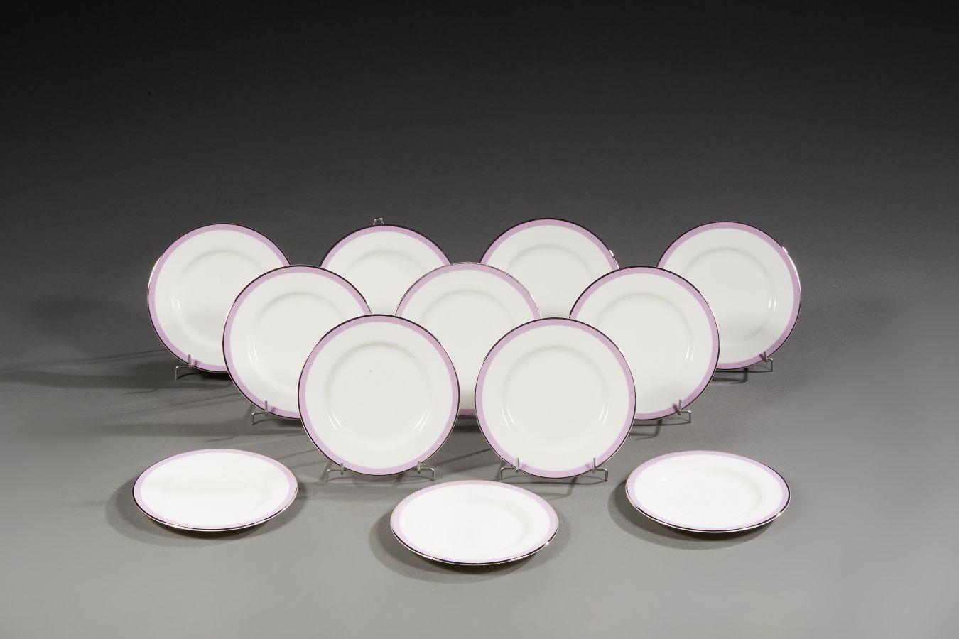 Null 
Dibbern. Twelve round bread plates in white porcelain. The marli underline&hellip;