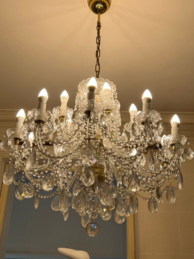 Null 
Chandelier with glass pendants (accidents and missing)

Venetian style