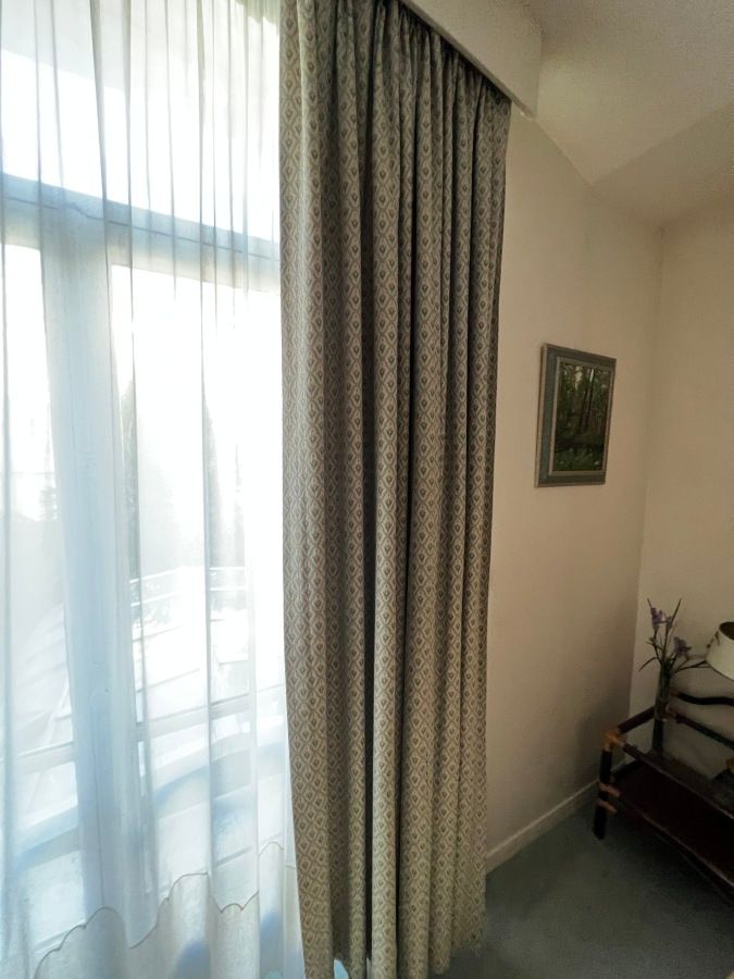 Null 
Pair of curtains

Width of a head: 142 cm

We joined a lot of orange curta&hellip;