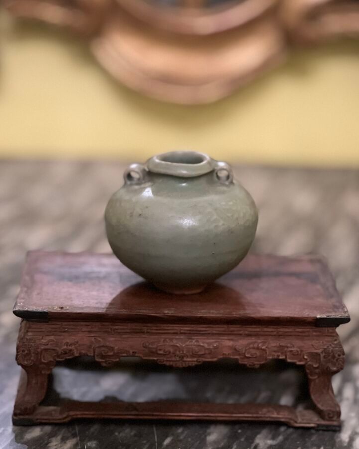 Null CHINA - Hornos de Longquan - Siglo XV
Pequeña vasija globular con dos asas &hellip;