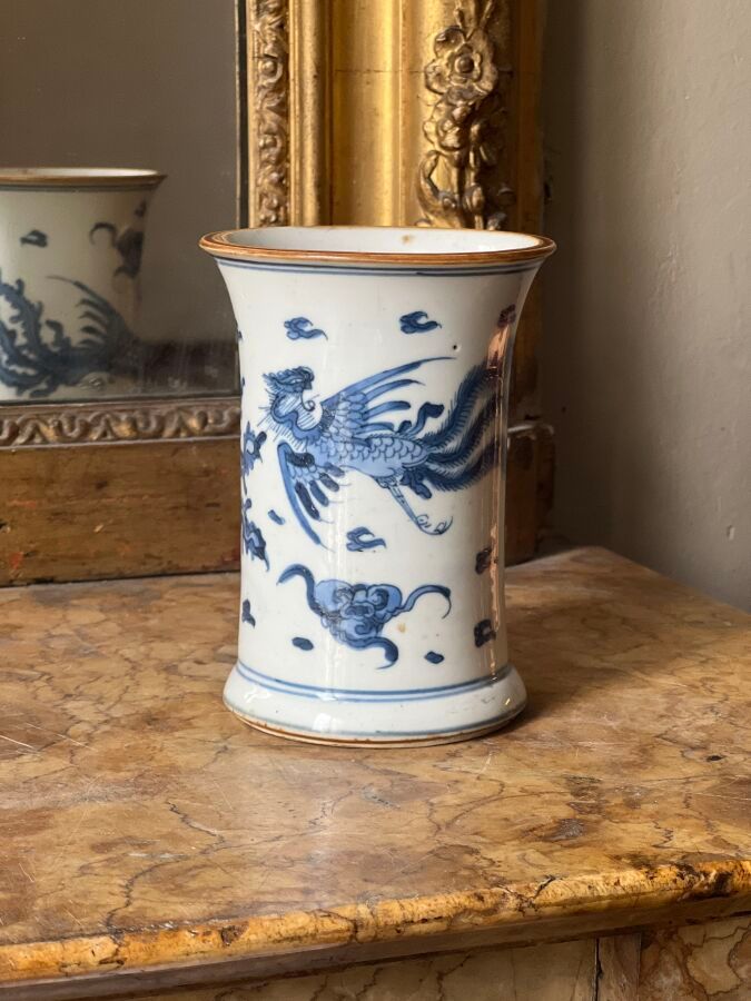 Null CHINA PARA VIETNAM - Siglo XVIII
Macetero cilíndrico curvo de porcelana azu&hellip;