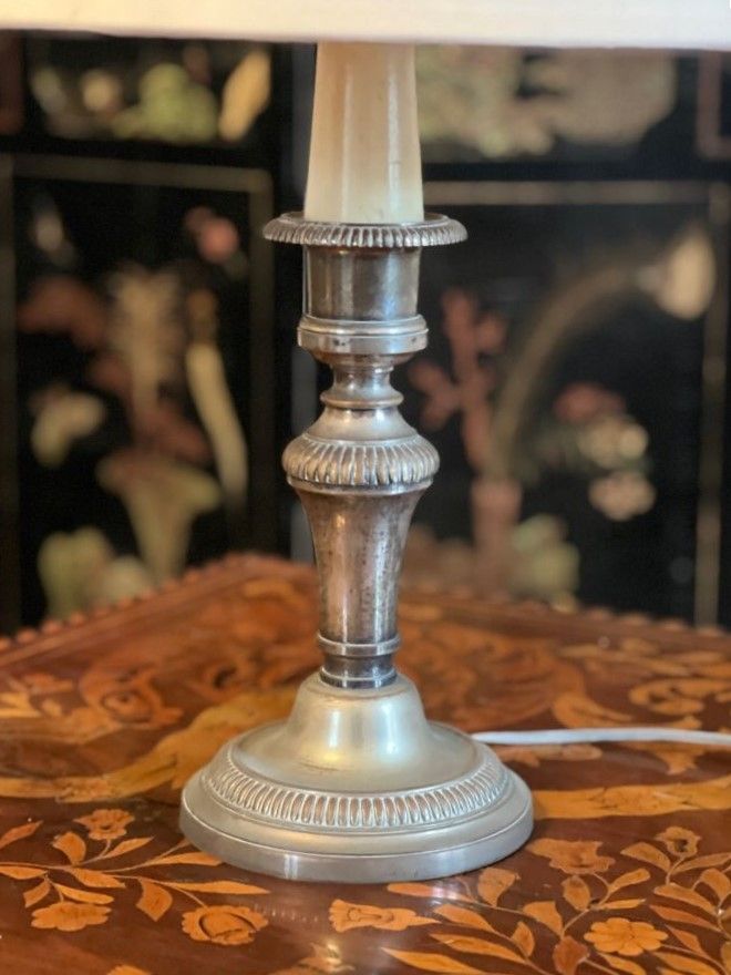 Null Bronze lamp base with fluted decoration.
Height with mechanism: 40 cm