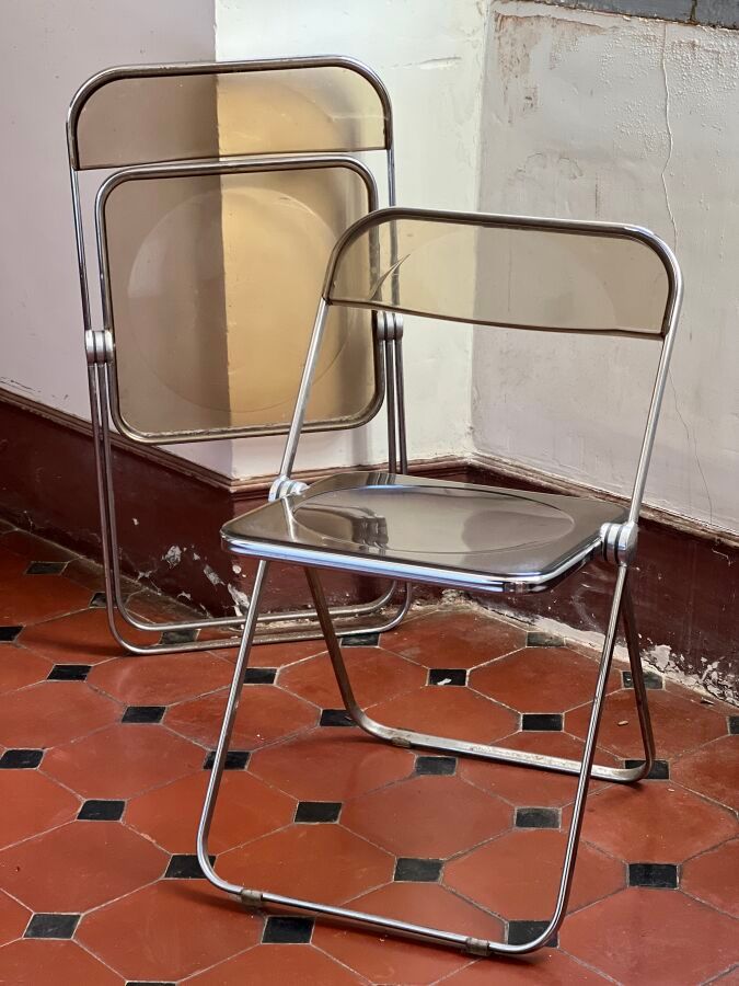 Null 吉安卡洛-卡斯特里，普利亚
一对折叠椅（划痕、氧化、点蚀）。
Anonyma - Castelli Editions，约 1960 年
75 x 43&hellip;