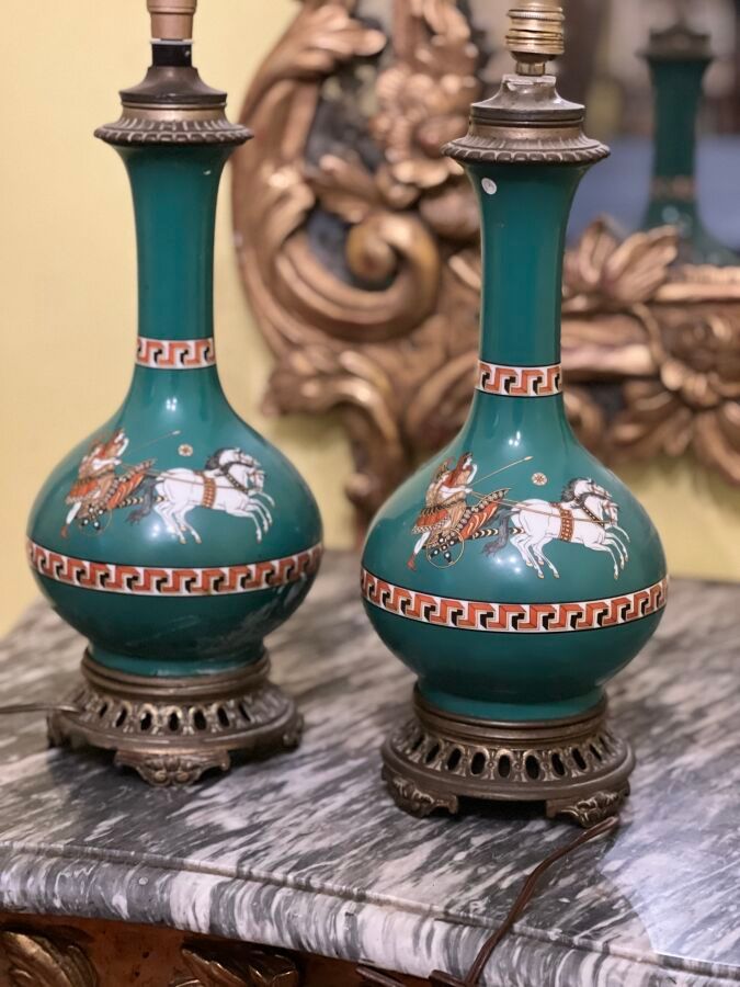 Null Pareja de lámparas de aceite de porcelana verde decoradas con escenas mitol&hellip;