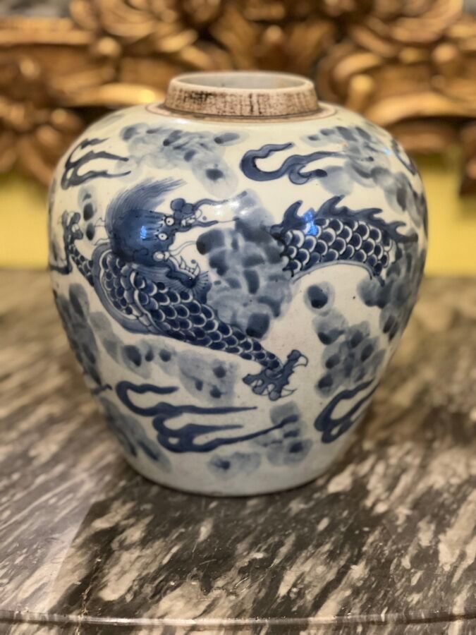 Null CHINE - XVIIe siècle
Pot à gingembre en porcelaine à décor en bleu sous cou&hellip;