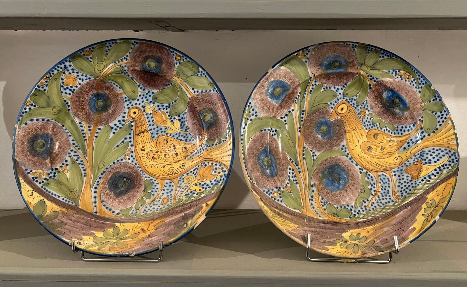 Null SPAIN - 19th century. 
Two round earthenware dishes with full polychrome de&hellip;