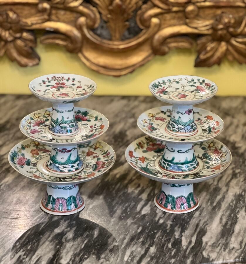 Null CHINA - Finales del siglo XIX
Seis cuencos con pie de porcelana con decorac&hellip;