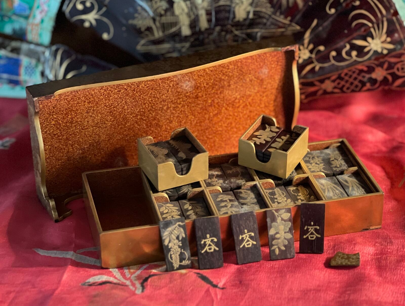 Null JAPÓN - Siglo XIX
Caja de juego rectangular en laca fundame dorada que cont&hellip;