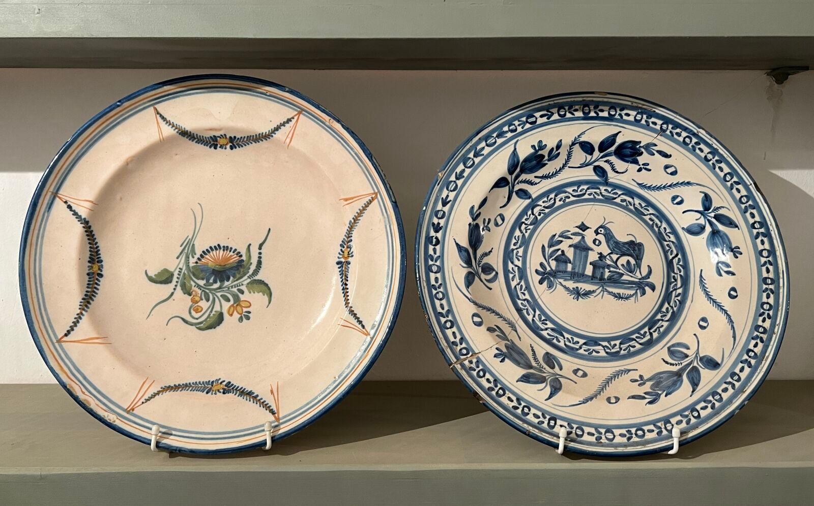 Null ESPAGNE - XIXe siècle
Huit plats ronds en faïence à décor polychrome et à d&hellip;