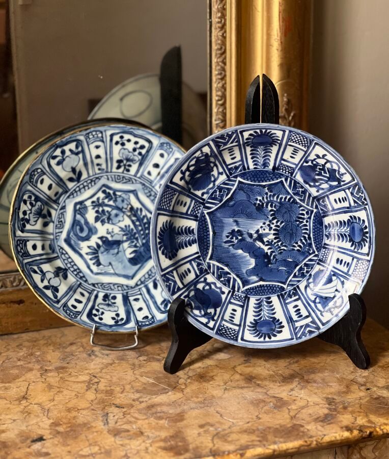 Null CHINA - Kraak - Siglo XVII
Dos cuencos de porcelana decorados en azul bajo &hellip;