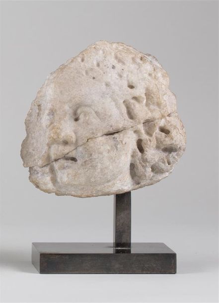 Null Tête d'enfant de profil en marbre sculpté en relief provenant probablement &hellip;
