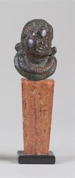 Null Buste d'Eros juvénile paré d'un collier, en bronze à patine antique. On ape&hellip;