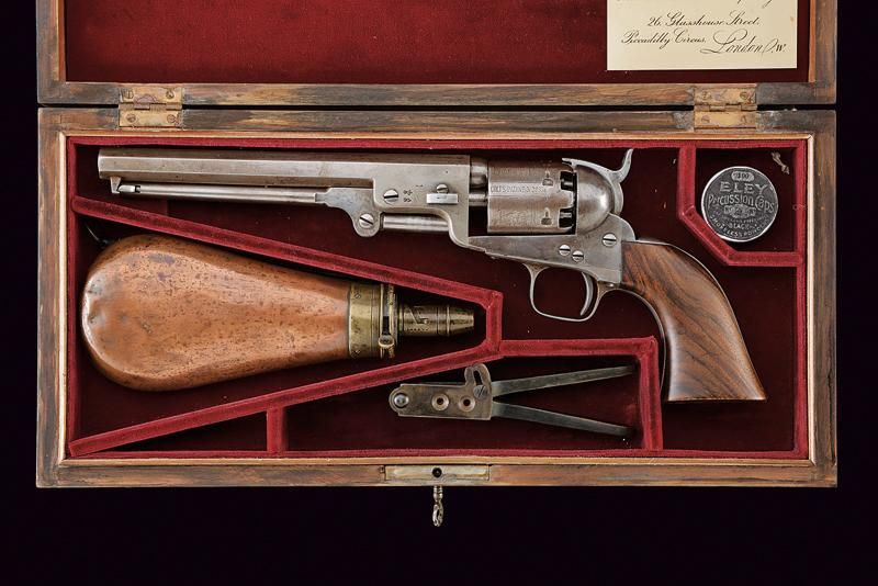 A cased Colt 1851 Navy Revolver 年代：19世纪第三季度 出处：伦敦，八角形，带膛线的枪管，圆形铜制前视镜，标记 "ADDRESS&hellip;