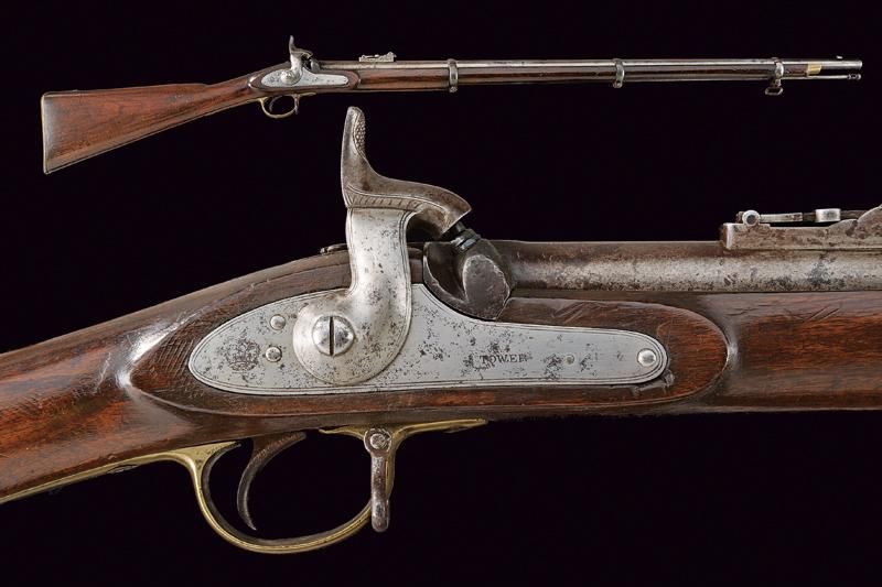 An Enfield percussion rifle 年代：19世纪中叶 出处：英国，有膛线的圆形15毫米口径枪管，有可调节的后视镜和前视镜，底座有凳子的痕迹&hellip;