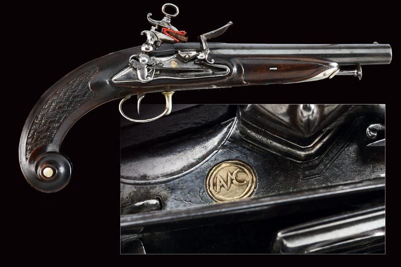 A miquelet flintlock pistol 日期：19世纪初19世纪初出处。那不勒斯，圆形，滑膛，17毫米口径枪管，方形，棕色底座，短肋有金百合花，&hellip;