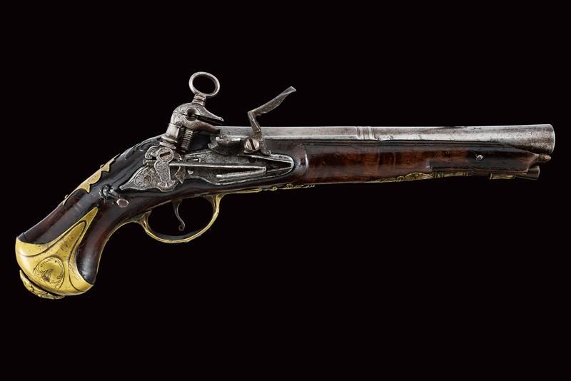 A miquelet flintlock pistol 日期：18世纪18世纪出处。那不勒斯或西班牙，滑膛枪，两段式，八角形和圆形，15.2毫米口径的枪管，腰部&hellip;