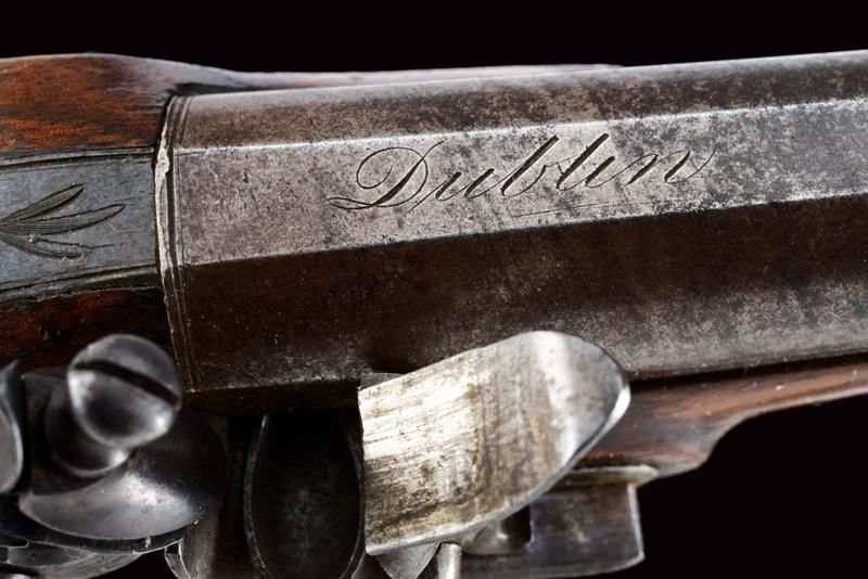 A flintlock traveling pistol by Rigby 日期：19世纪初19世纪初出处。都柏林，滑膛枪，圆形，17毫米口径枪管，方形底座和平&hellip;