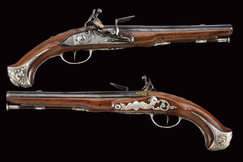 A fine pair of flintlock pistols by Barthelemy Bourlier datation : fin du 18ème &hellip;