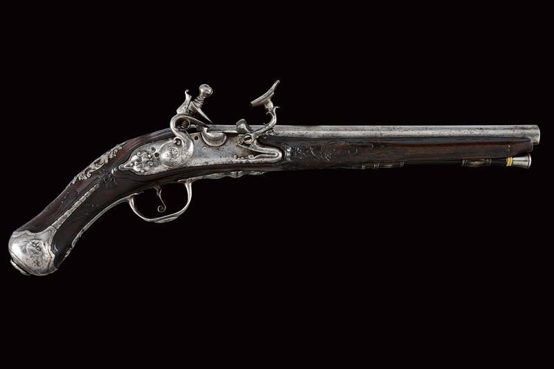 An elegant snaphance 'Terzetta' pistol 日期：18世纪下半叶18世纪下半叶出处。托斯卡纳-埃米尔地区，滑膛枪，两级，12.&hellip;