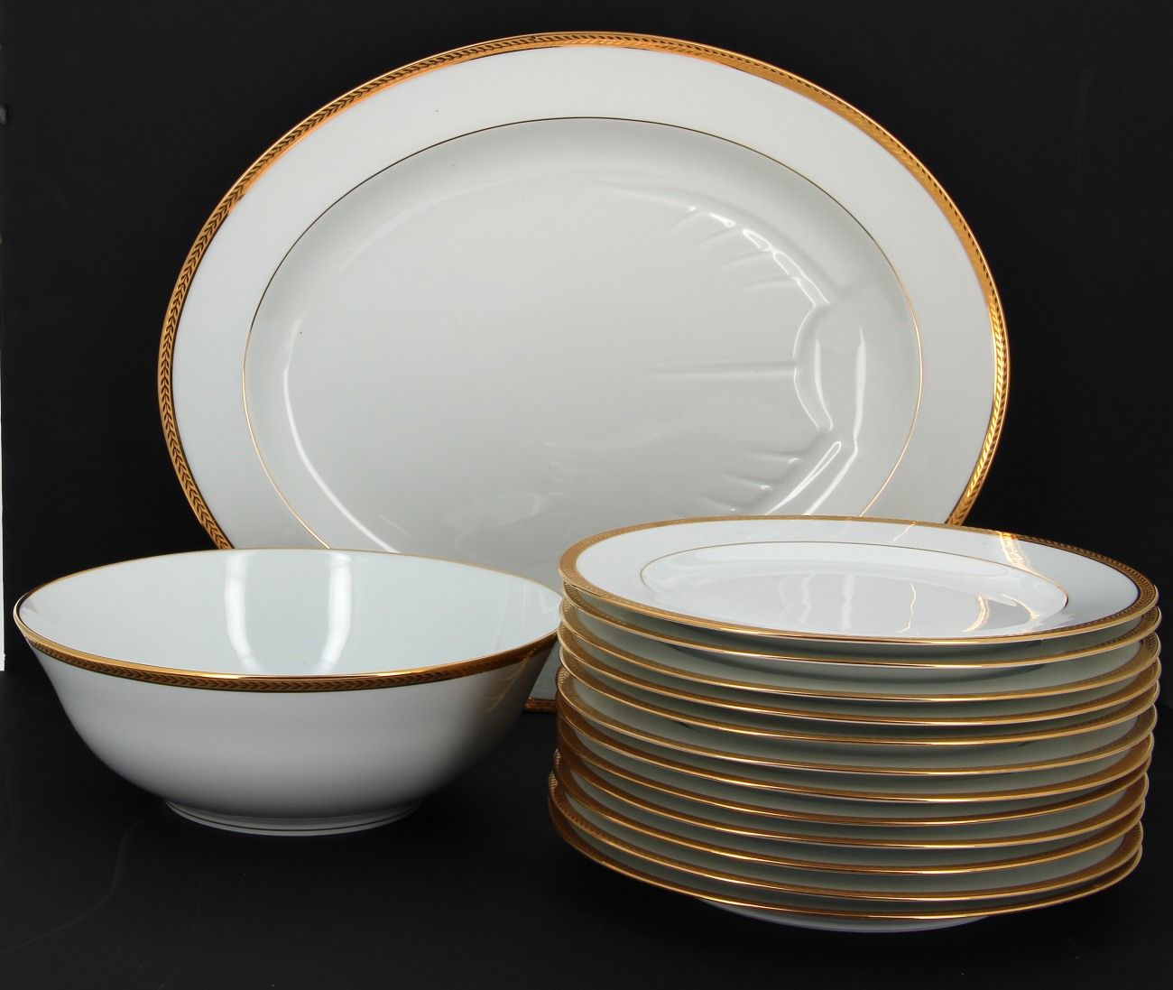 Null BERNARDAUD à LIMOGES - White and gold porcelain dinner service including 24&hellip;