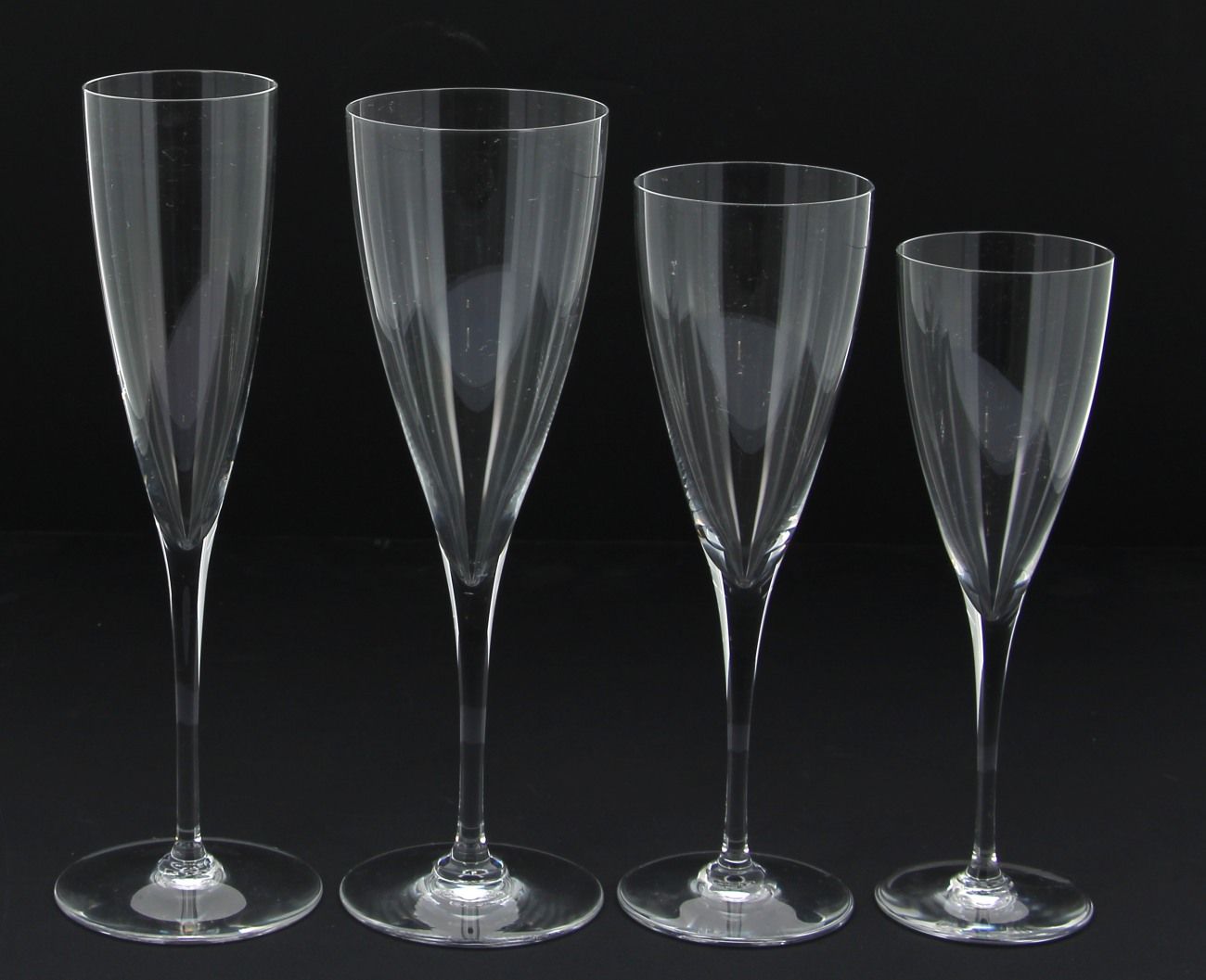 Null BACCARAT - Modèle Dom Pérignon - Service de verres à pied en cristal compre&hellip;
