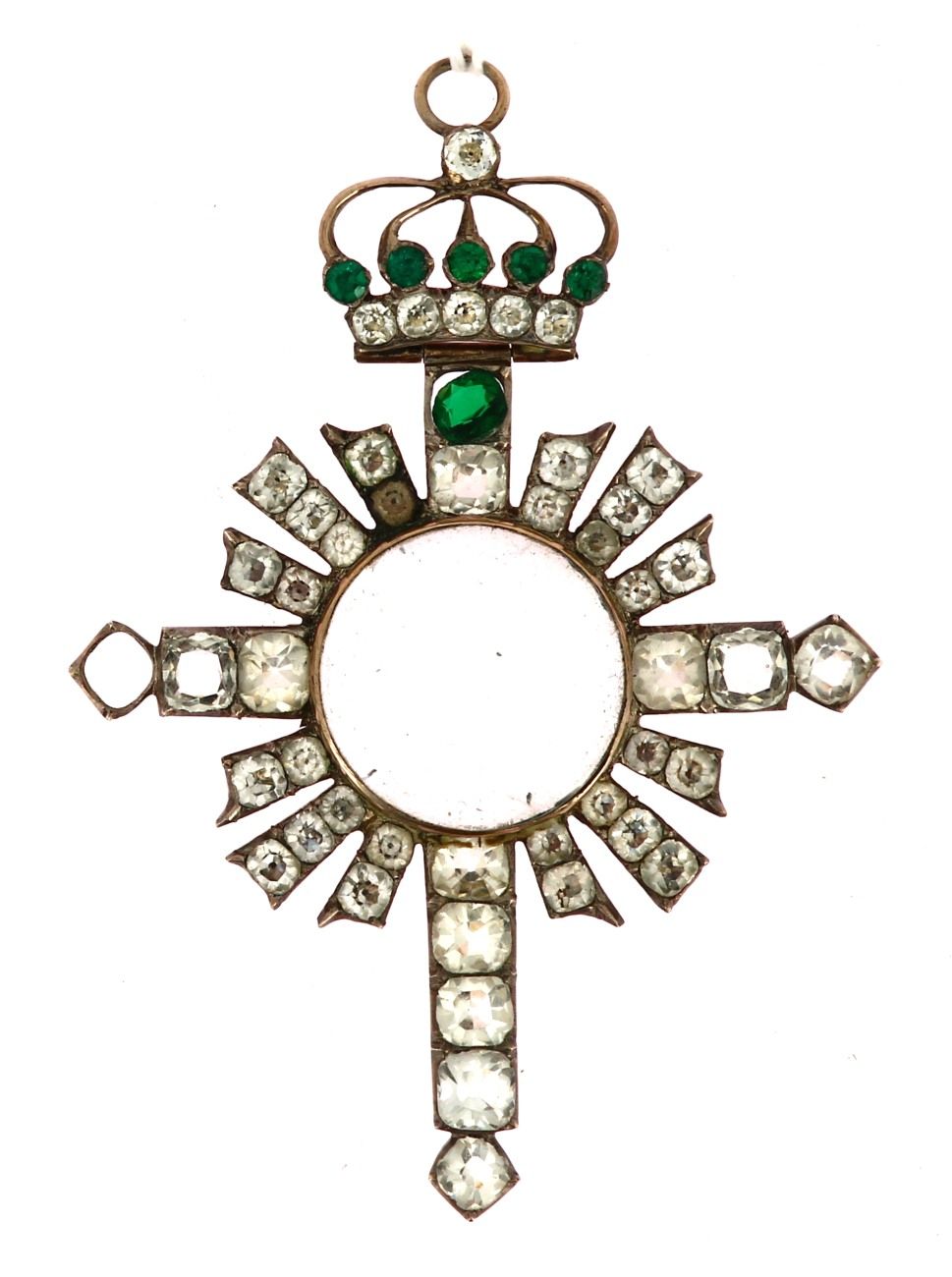 Null Chevalier-Rose 金银十字架（双重印记）。光芒四射的十字架，衔接的皇冠上镶嵌着白色和绿色水钻。中央部分缺失。一颗水钻缺失。十九世纪早期。高&hellip;