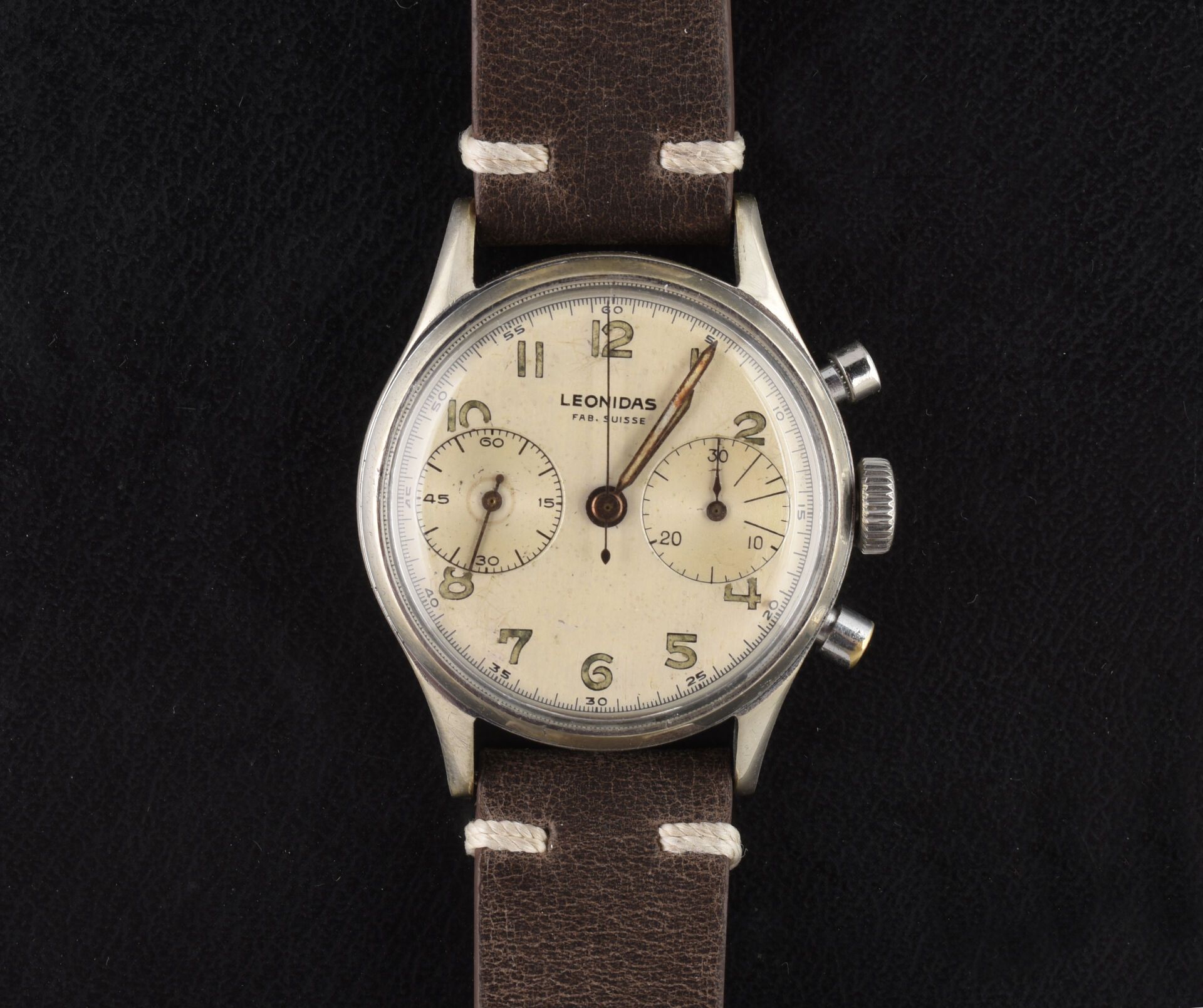 Null LEONIDAS
Herren-Chronographen-Armbanduhr aus Metall und Stahlboden in runde&hellip;