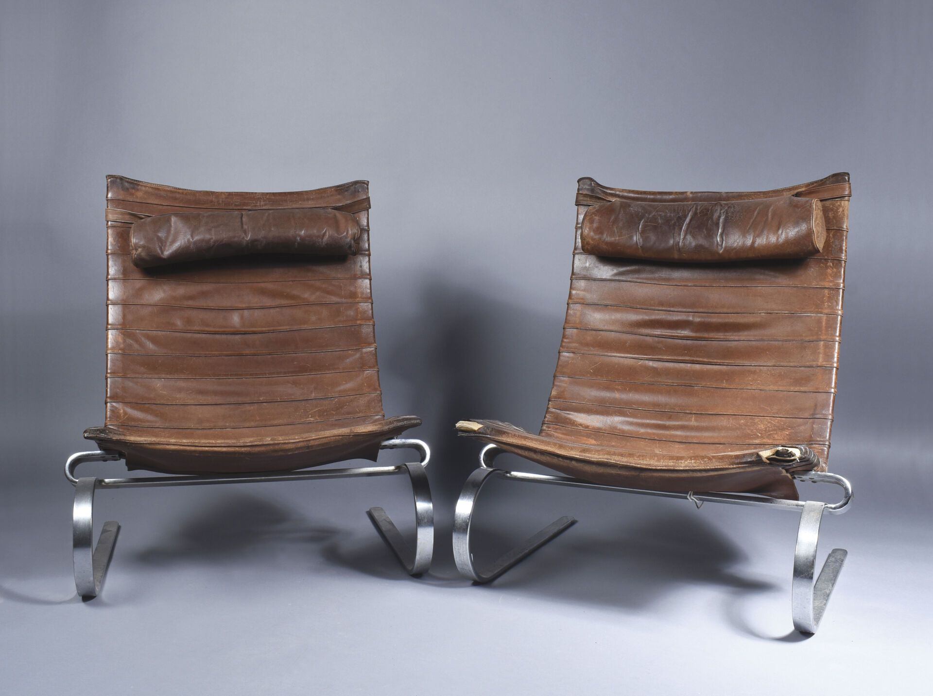 Null KJAERHOLM Poul（1929-1980 年） - KOLD CHRISTENSEN 出版社
"PK20 
一对高背扶手椅，白兰地色皮革头枕靠&hellip;