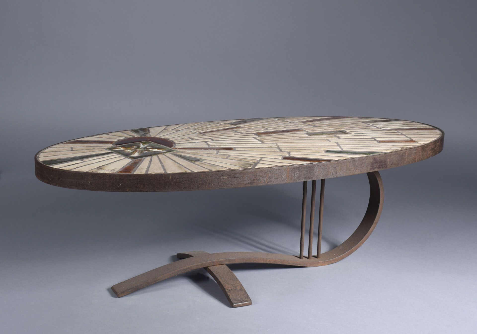 Null BARROIS (XXth Century) - VALLAURIS
Oval-shaped coffee table on an asymmetri&hellip;