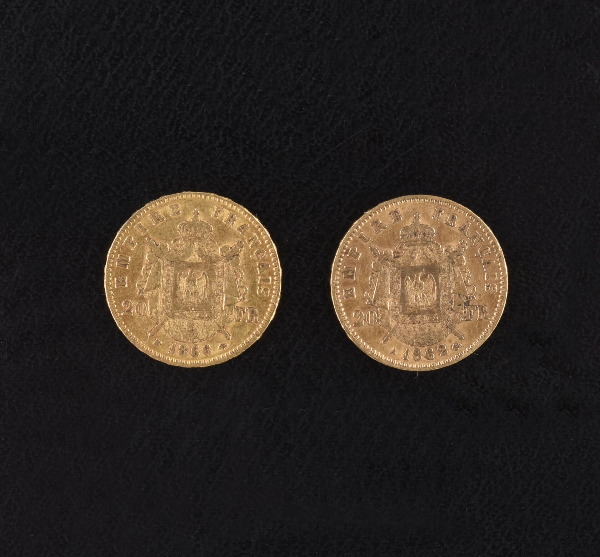 Null 法国 - 第二帝国（1852-1870）
2枚20法郎金质拿破仑三世头像，1862年巴黎和1866年斯特拉斯堡。
精美。
