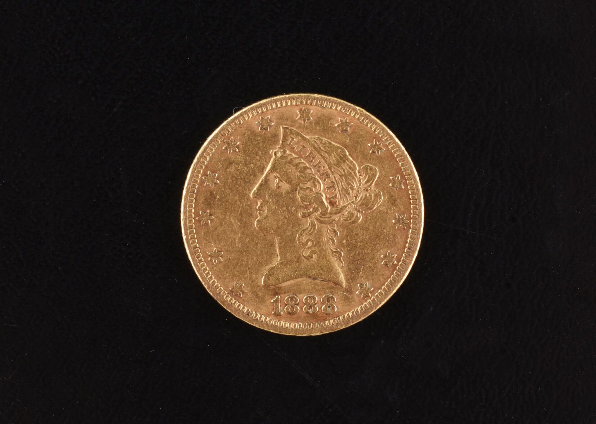 Null USA
Pièce 10 Dollars or type Liberty, 1888 Philadelphie.
(Rayures, usures).