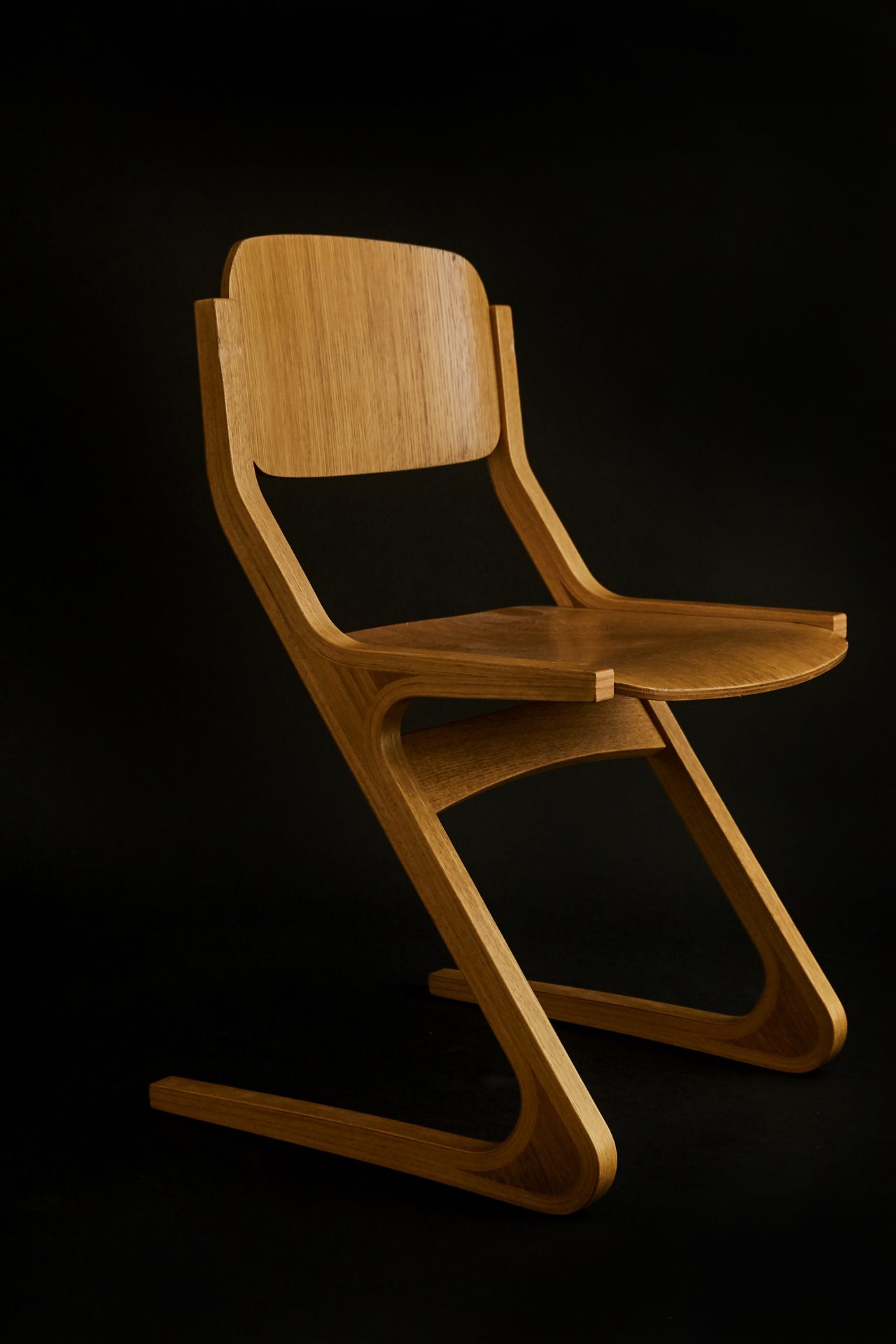 ISAMU KENMOCHI Z chair---Chaise
Wood 
1960
H 77 W 48 P 50 cm