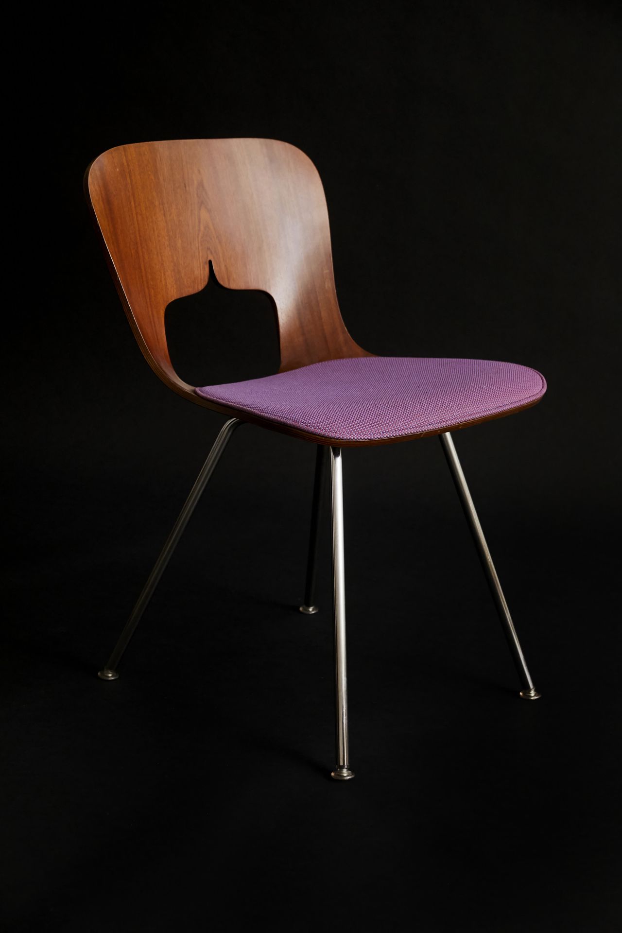 SORI YANAGI (1915-2011) Shell Chair ---Chaise
Legno termoformato, metallo e tess&hellip;