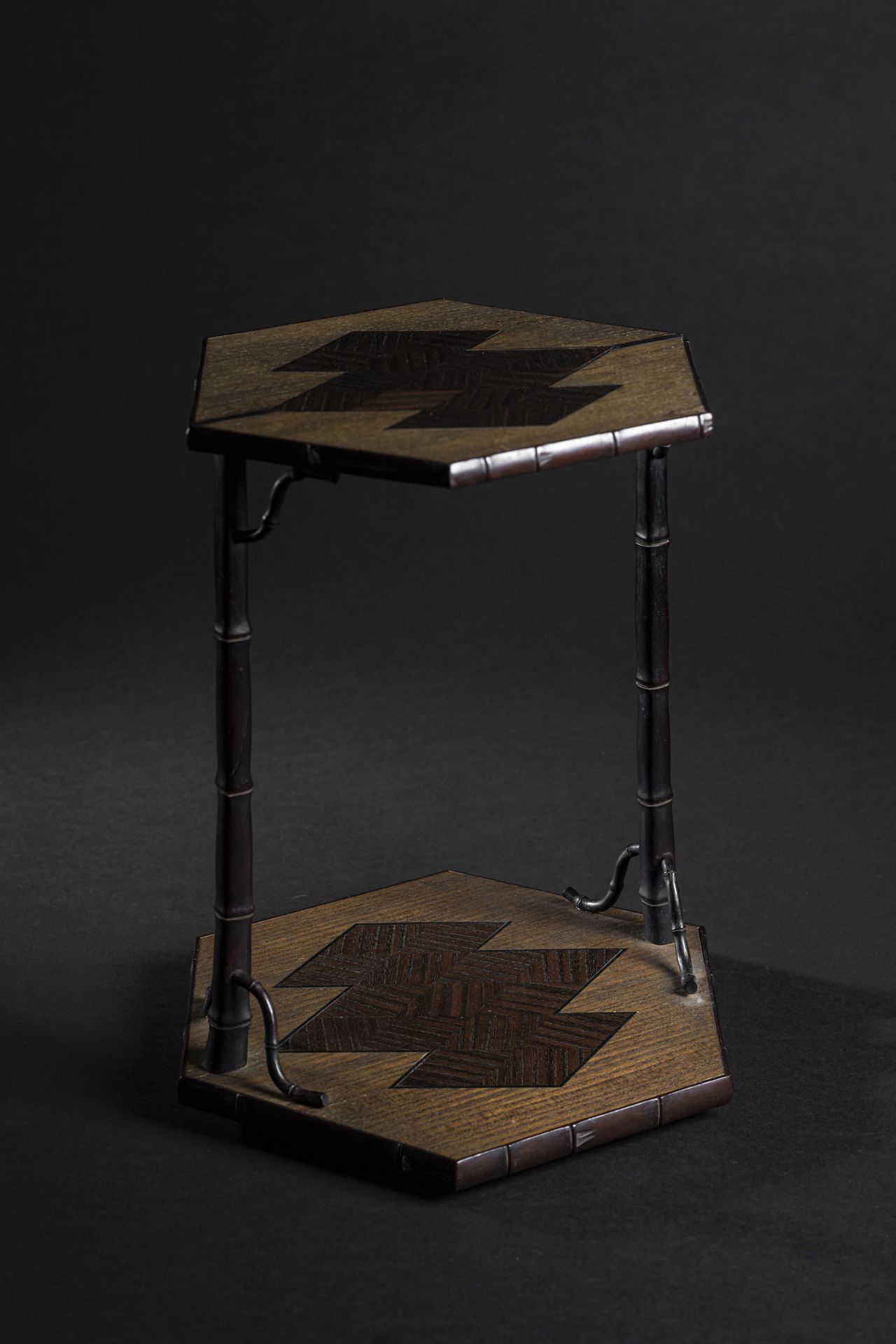 Ito Shohei, ca. 1870-1900, Niigata (Japon)•••••• Sencha dana (pedestal table for&hellip;