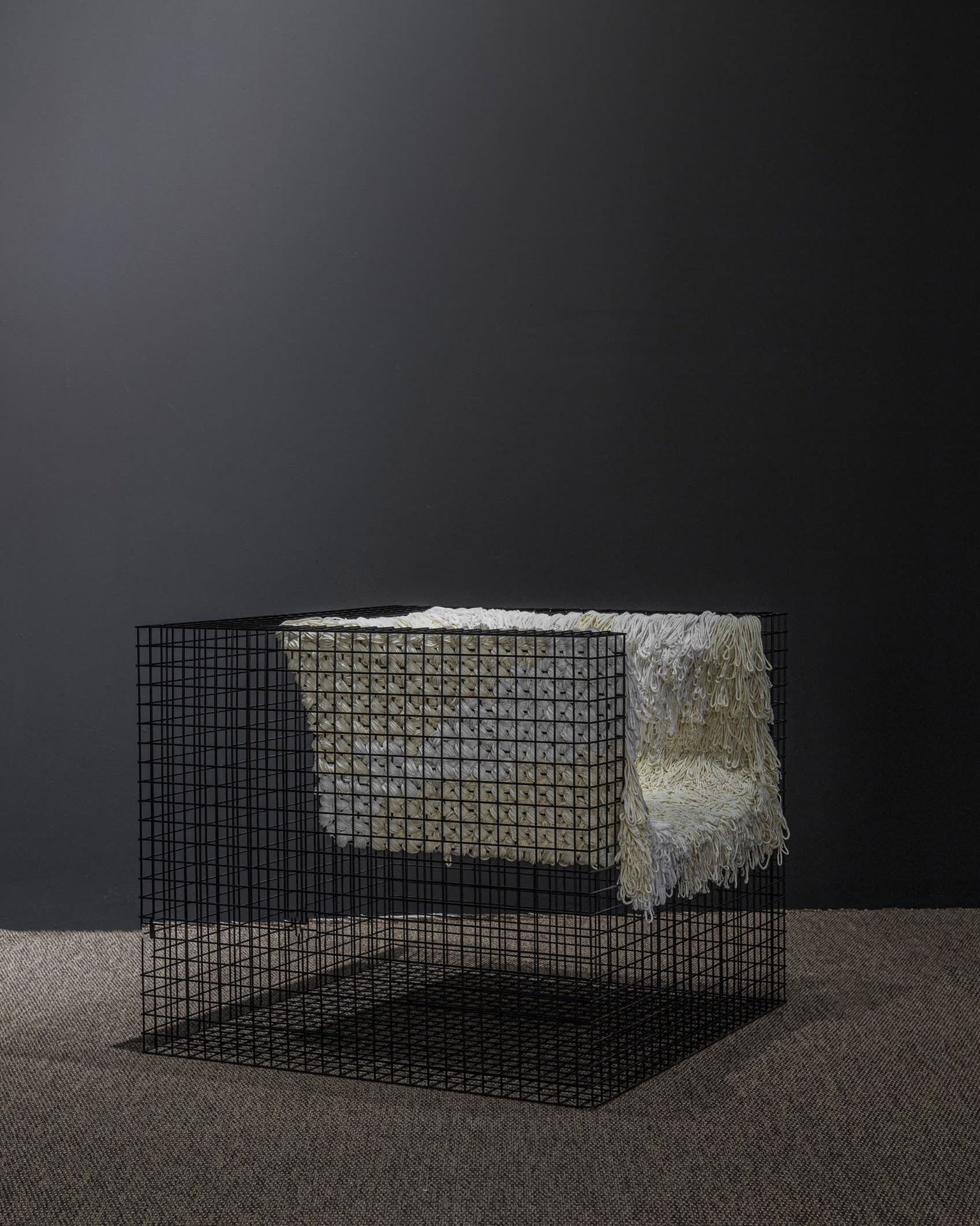 GEDION KIM 扶手椅
铁丝，棉线
2019
高66宽78深80厘米
出处：Iham画廊