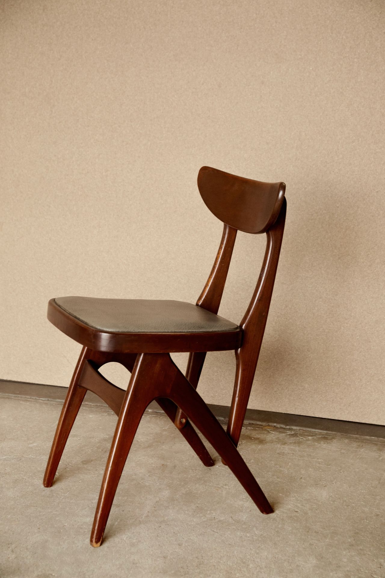 MARUNI Dining chair------
Beech and leather---Edition Maruni
Date of creation : &hellip;