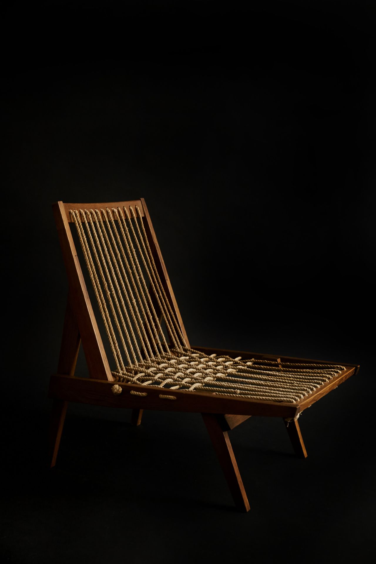 RIKI WATANABE Rope chair•••Chauffeuse
 Chêne et corde
1952
H 72.5 L53.5 P80 cm