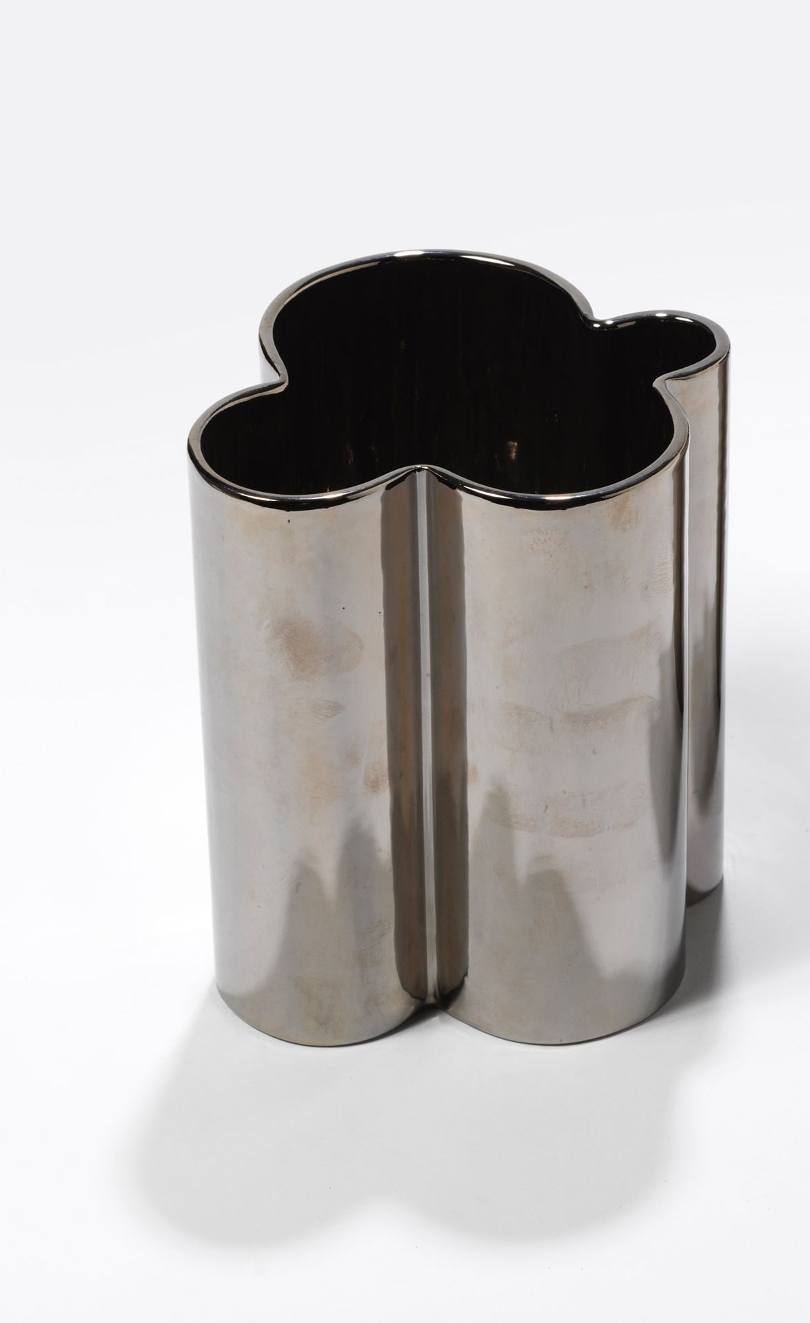 ANGELO MANGIAROTTI (1921-2012) Vase
Chrome plated ceramic

Edition Superego
Date&hellip;