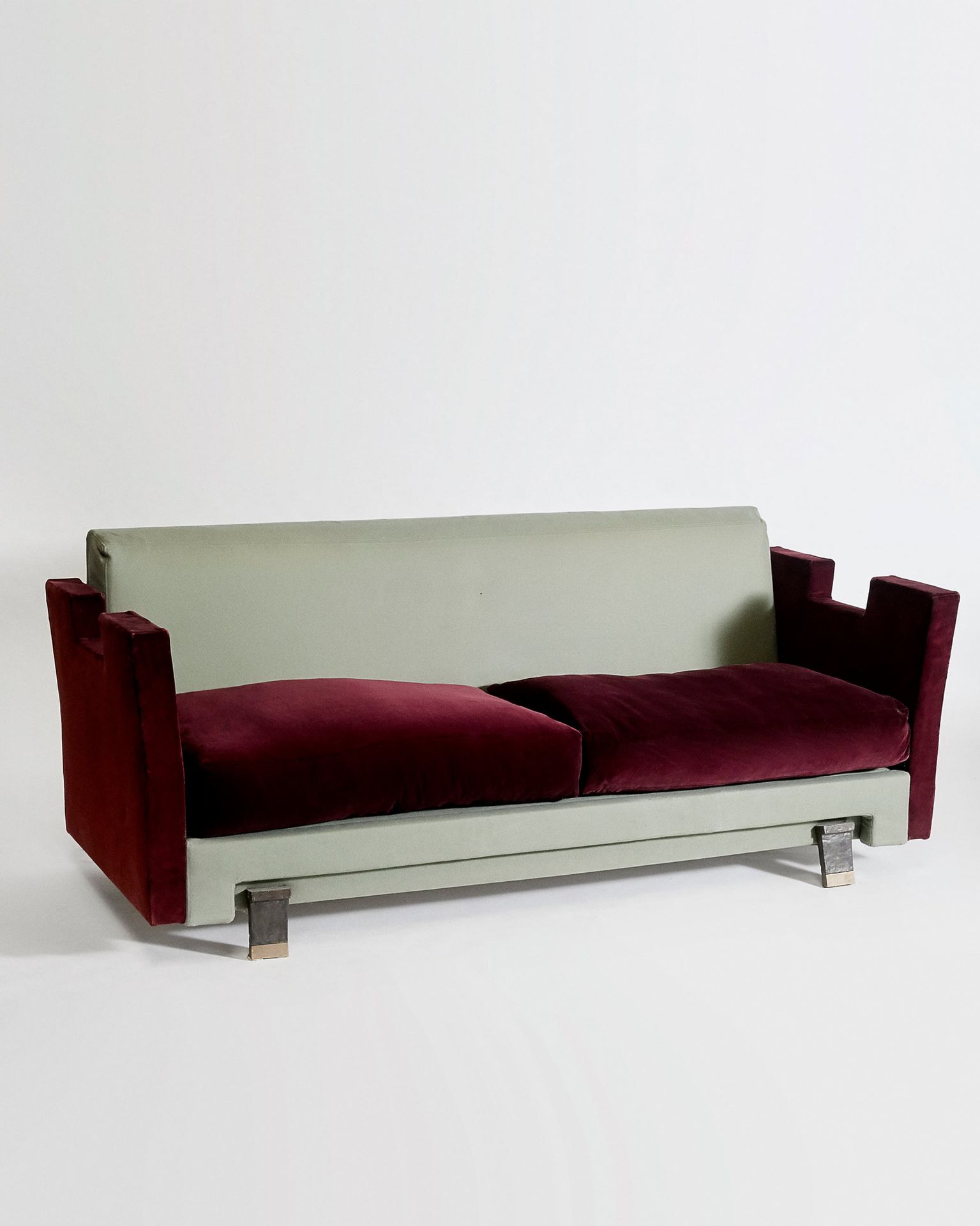 Eric SCHMITT (né en 1955) Sofa


Bronze, velvet and woolen sheet






Creation &hellip;