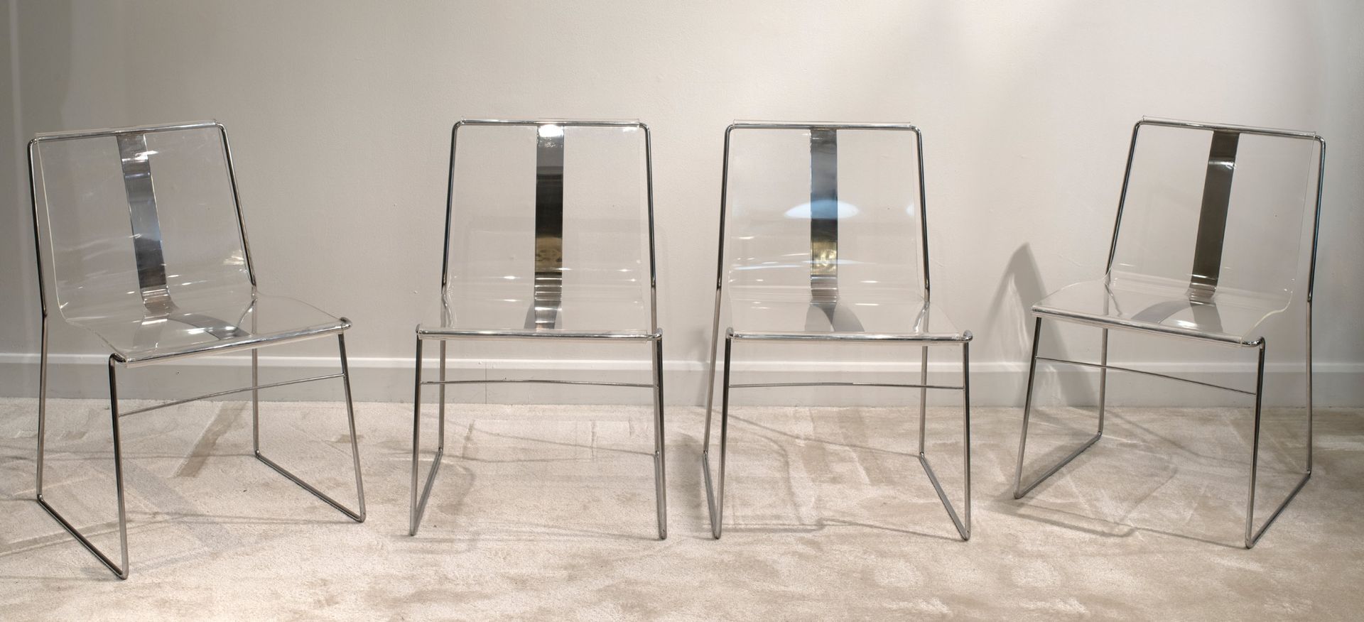 Jacques Charpentier (1918-1986) Filglass

Four chairs
Plexiglas and metal
Date o&hellip;