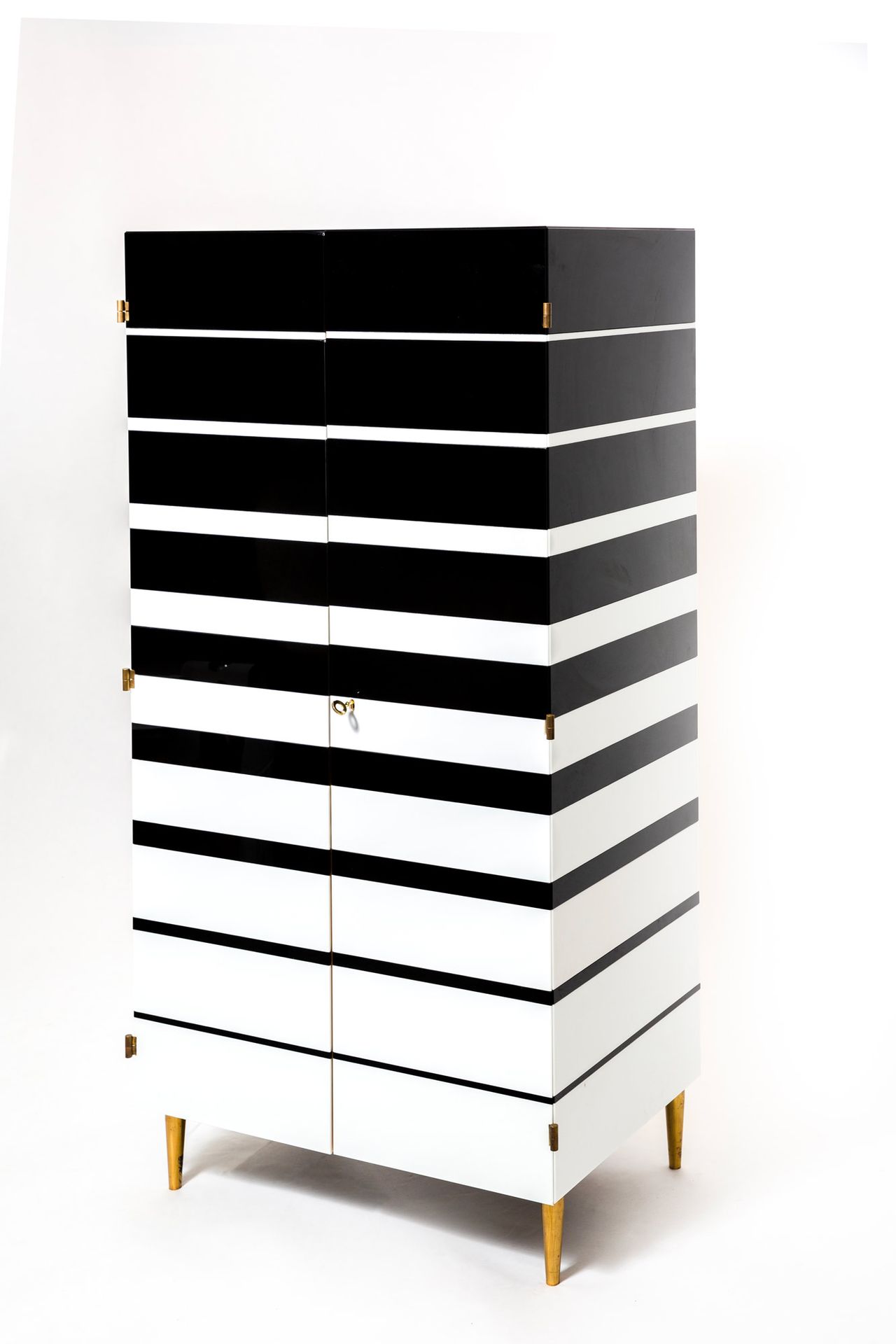 Roberto Giulio RIDA (1946-) Cabinet
Wood, brass and two-tone opaline glass
Creat&hellip;