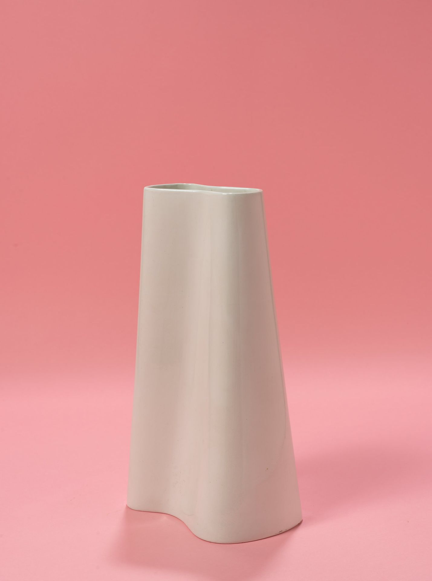 Angello Mangiarotti (1921-2012) Philippines

Vase
Céramique émaillée blanche

Ed&hellip;