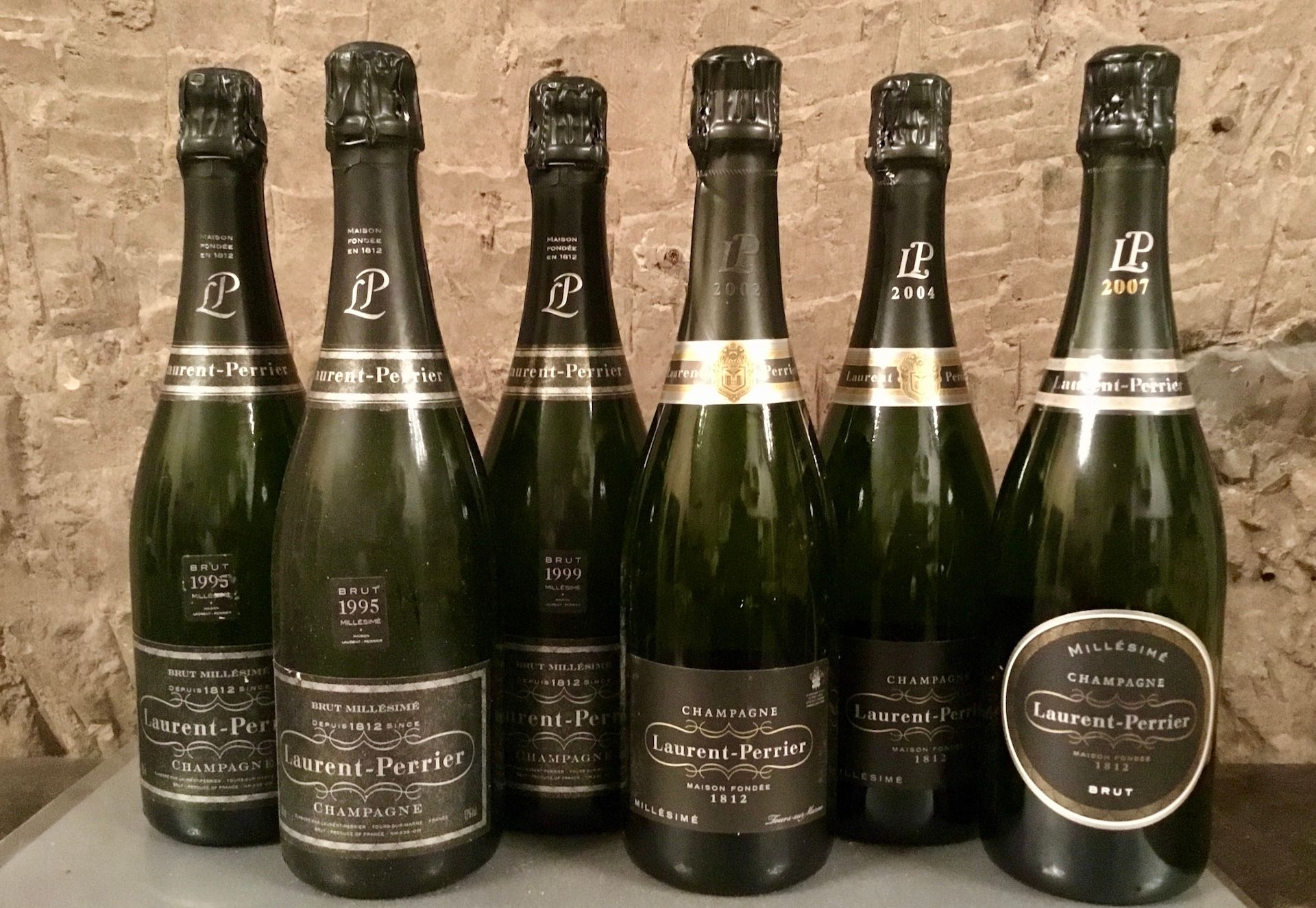 Null 6瓶 "年份 "香槟，洛朗-珀里耶（1999/2002/2004/2007/2 of 1995, elt）。