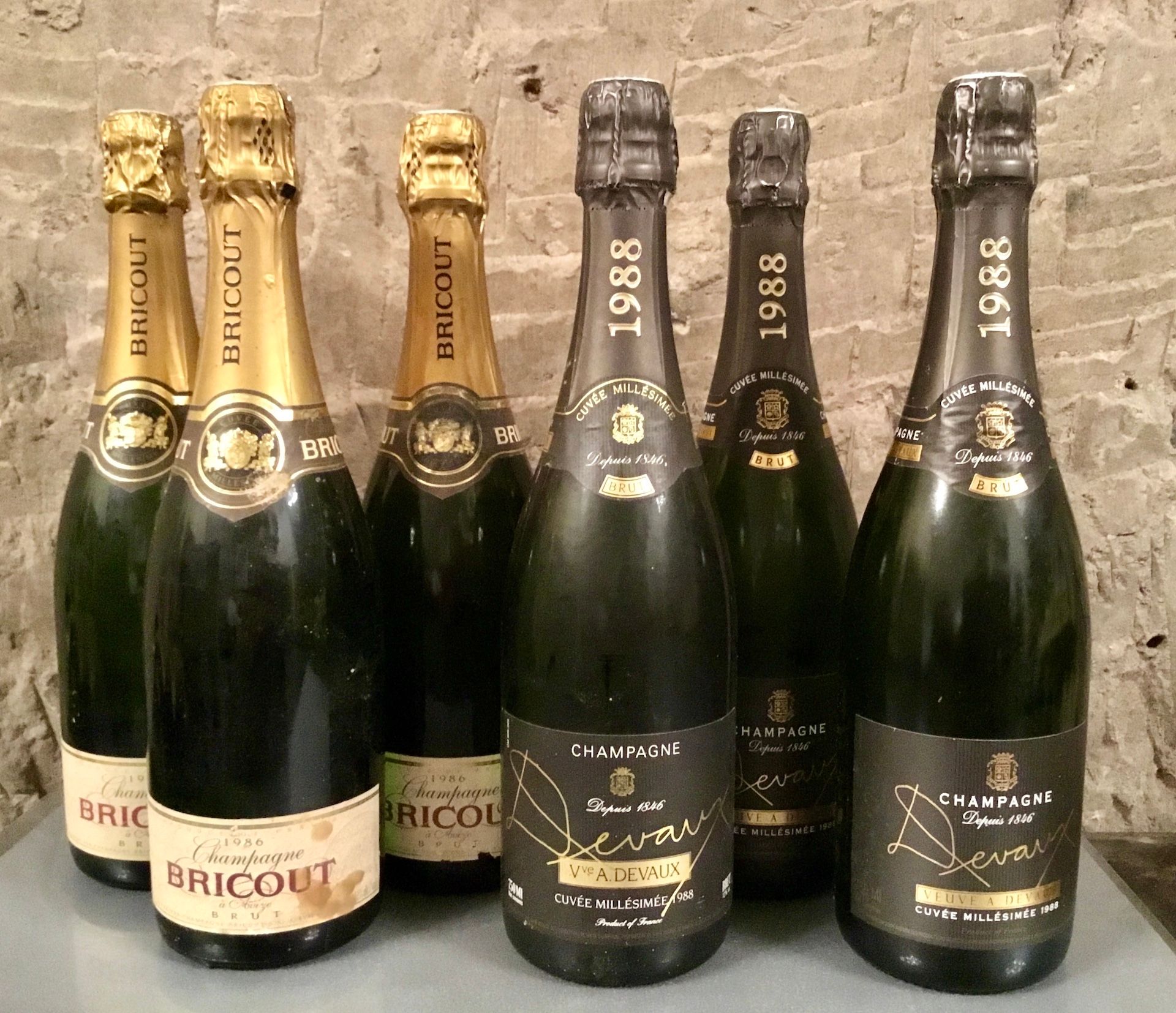 Null 6瓶陈年香槟，（3瓶1988年的Devaux，3瓶Bricout，2瓶1986年的，1瓶1988年的）。