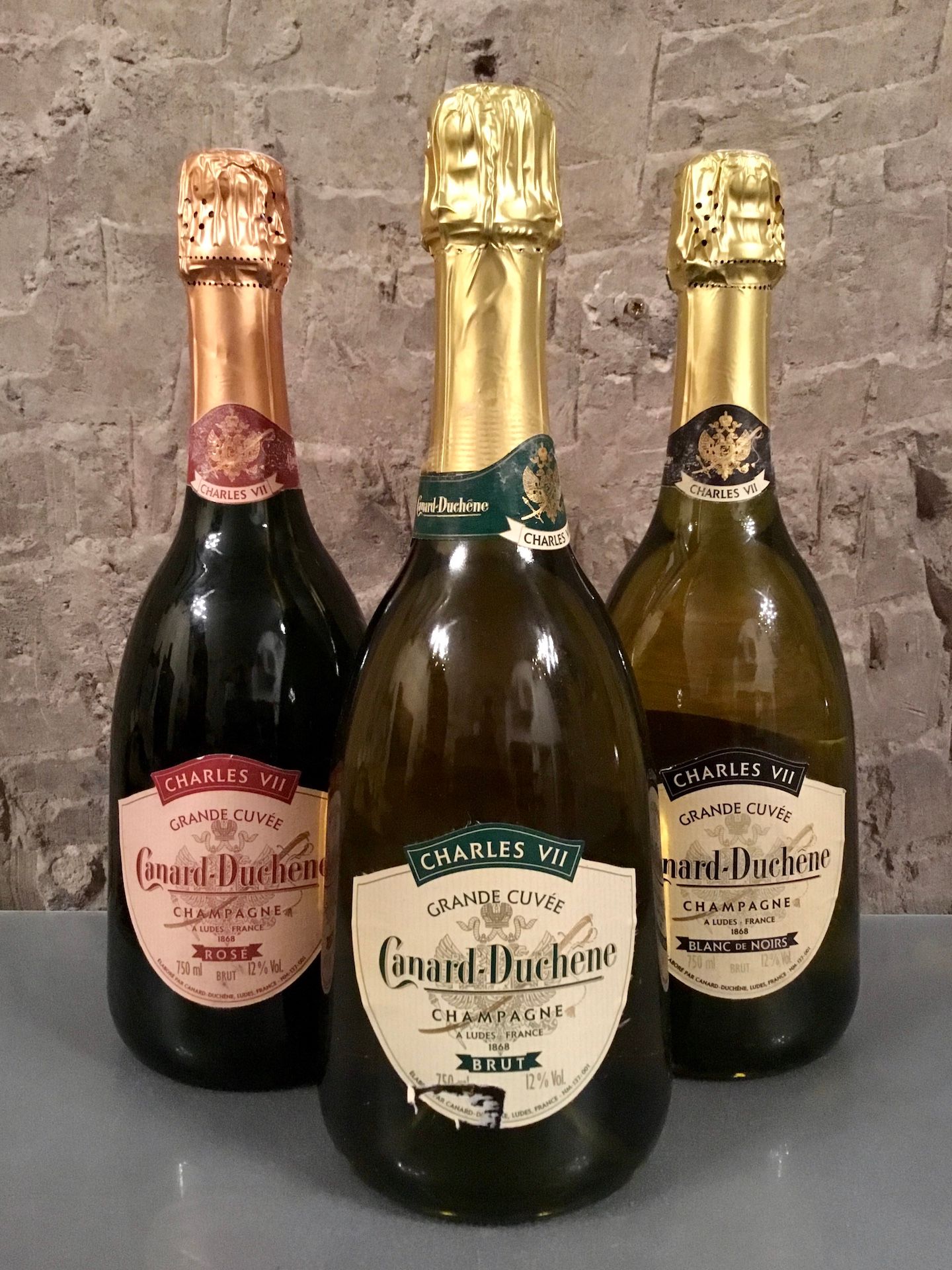 Null 3瓶CHAMPAGNE "Charles VII", Canard-Duchêne (et, es, 1 brut, ea; 1 rosé, 1 bl&hellip;