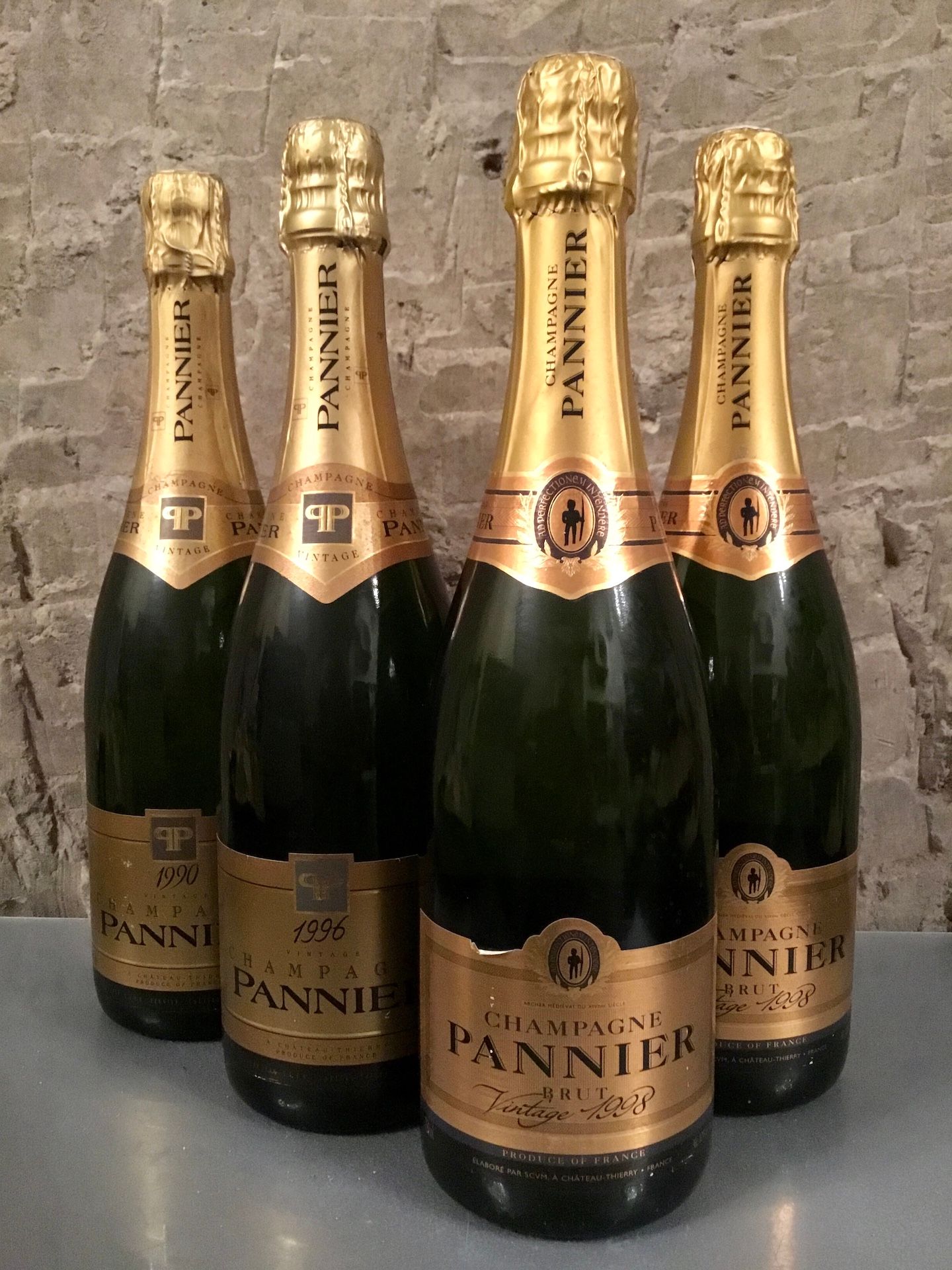 Null 4 bouteilles CHAMPAGNE Pannier (2 de 1998, etla; 1 de 1996, 1 de 1990)