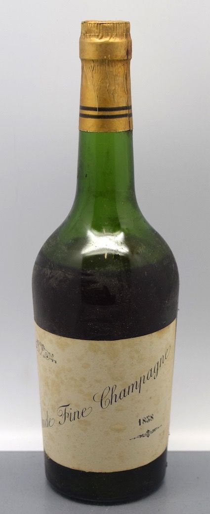 Null 1 bouteille COGNAC "Grande Fine Champagne", 1858 (Mise Famille Halley, MB, &hellip;